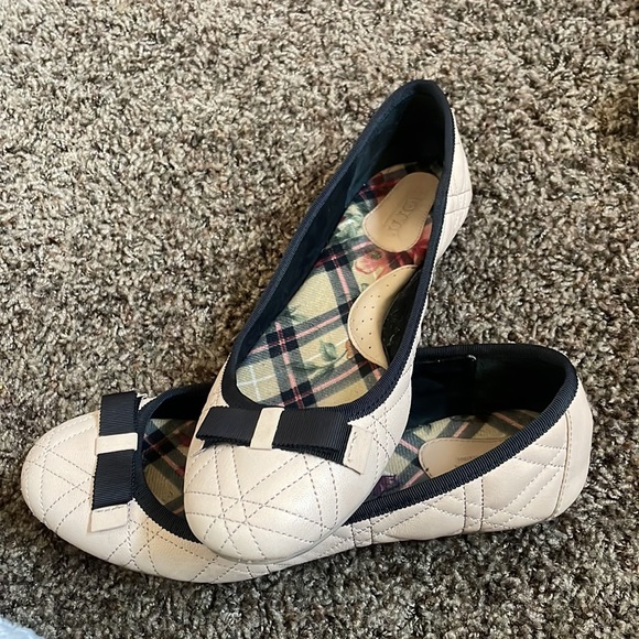 Born flats - Picture 2 of 3